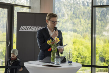 Florian Unterberger, Geschäftsführender Gesellschafter von Unterberger Immobilien, präsentierte die Entstehungsgeschichte des Baus und fasste die Besonderheiten noch einmal zusammen.