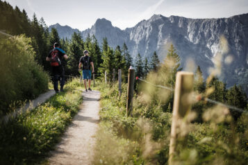 Vier Wanderdistanzen laden ein, durch das atemberaubende Naturschutzgebiet Kaisergebirge zu 