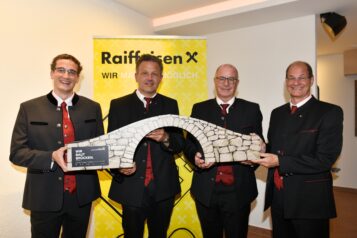 (v.l.n.r.) Der neue Vorstand der Raiffeisenbank Serfaus-Fiss-Ried-Nauders eGen: Mag. (FH) Manuel Nigg, Martin Westreicher, Dir. Anton Hochenegger und Mag. (FH) Peter Kathrein