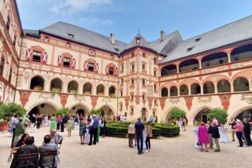 Konzertempfang im Innenhof von Schloss Tratzberg